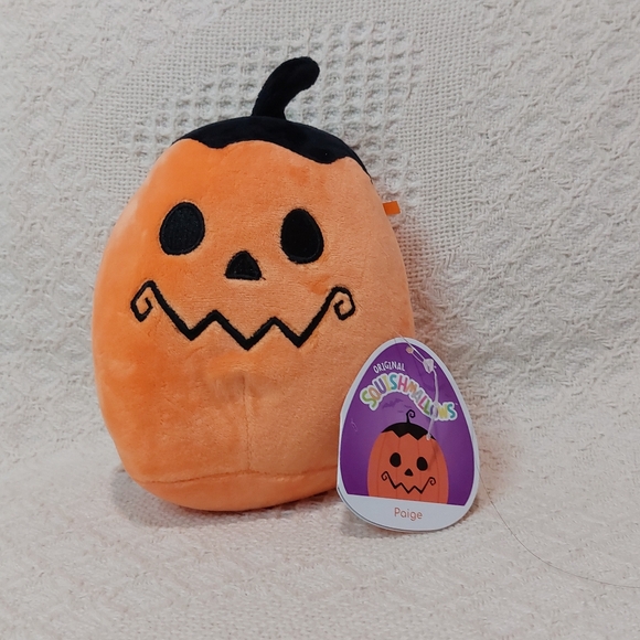 Paige Halloween Squishmallow - Picture 1 of 2